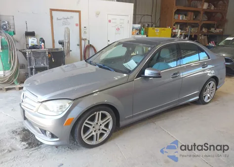 2010 Mercedes-Benz C 350 Sport z USA, uszkodzony, nr VIN WDDGF5GB0AR116142